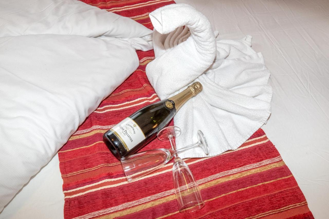 Kleine Tweepersoonskamer met 2 Aparte Bedden